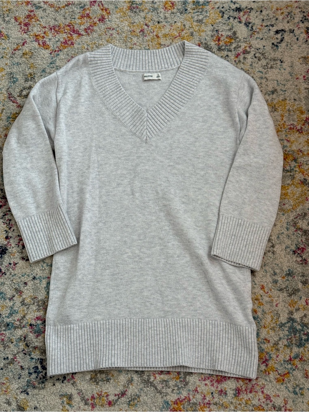 Hollister Women’s Light Gray V-Neck Sweater Size Medium